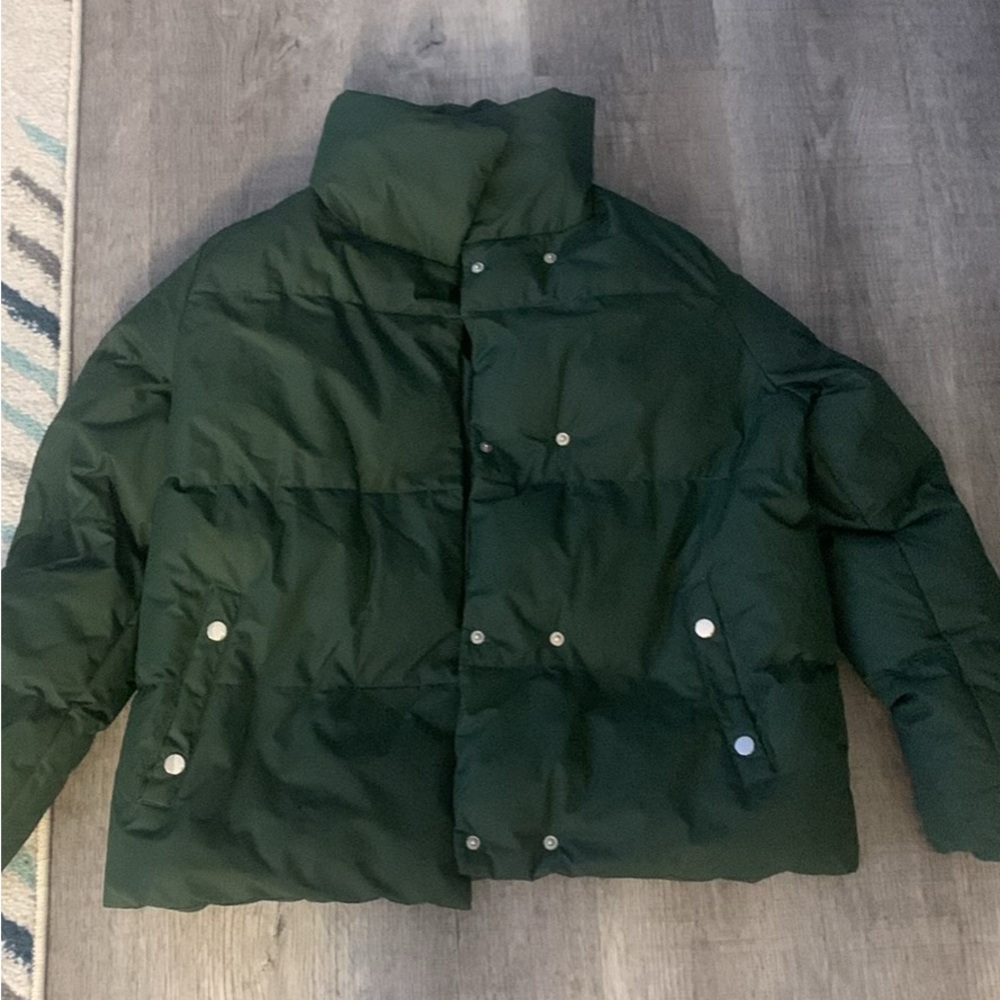 Woman’s Green Puffer Jacket (size: S) from Weekend Vibes